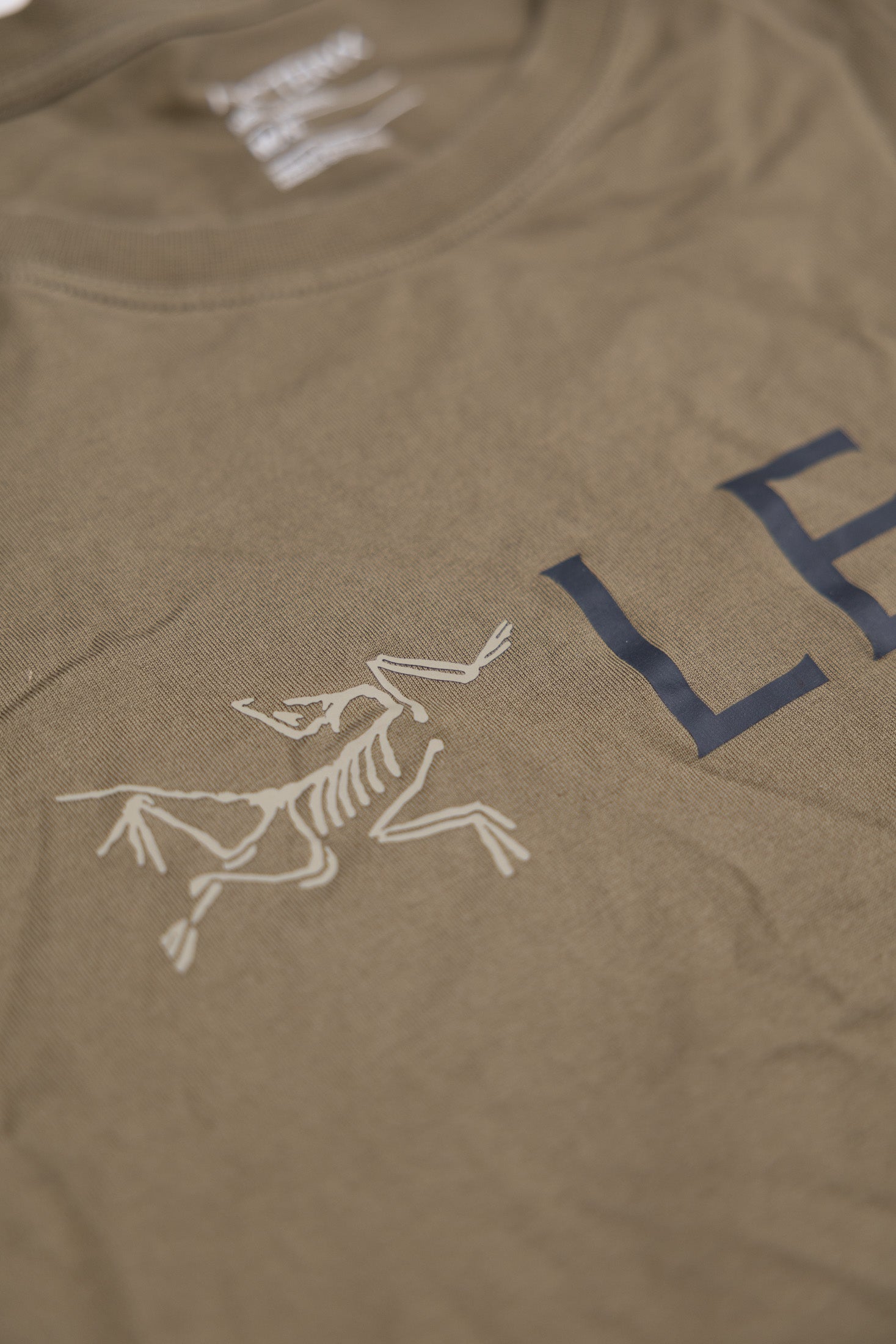 SATUR★Apero Leaf Graphic T-Shirt Resort Ivory★送料・関税込 SATUR☆Apero Leaf Graphic T-Shirt Resort Ivory☆送料・関税込