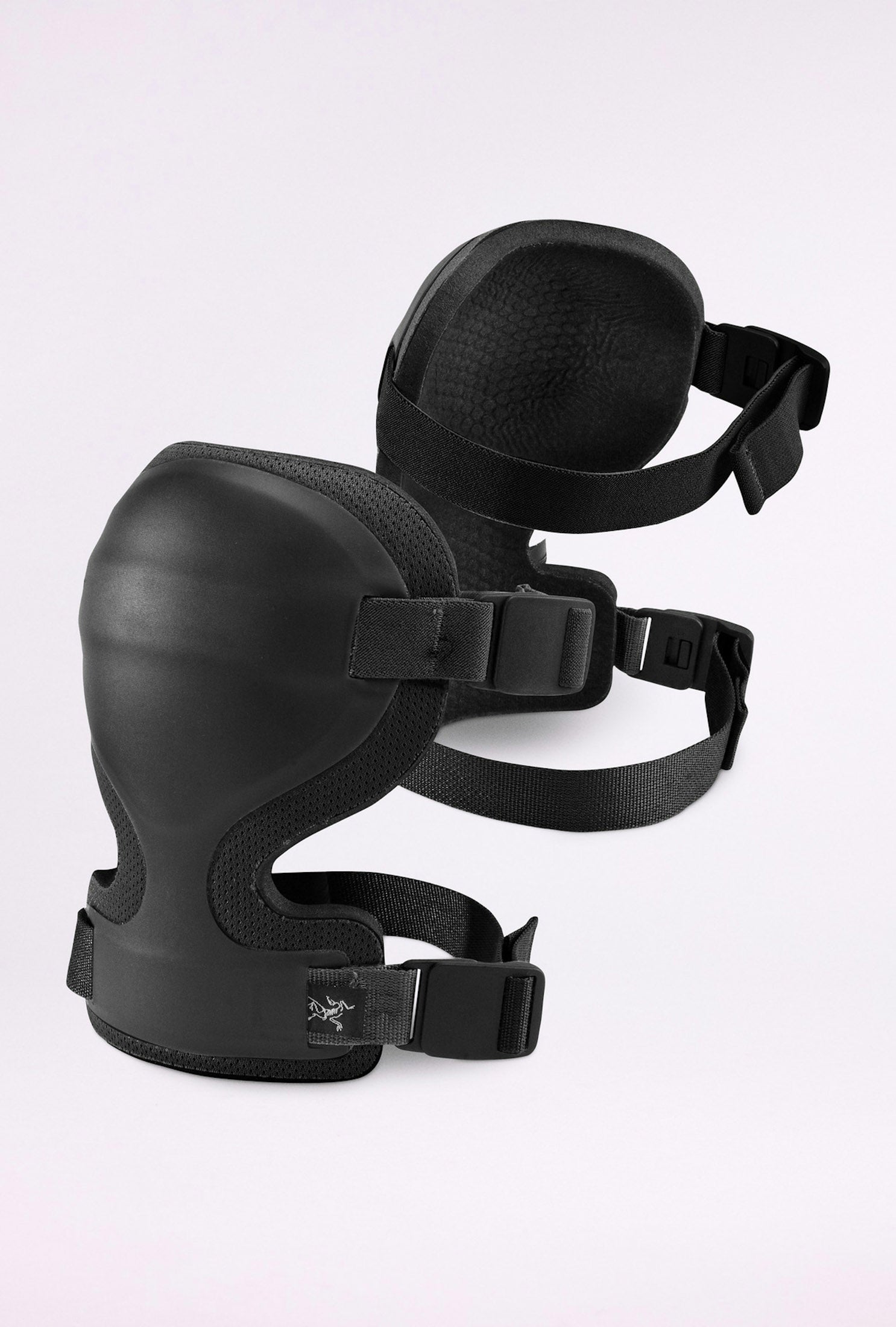 【即購入可】アークテリクス　膝パッド ARCTERYX pro leaf Arc'teryx LEAF Pro Combat Knee Caps / Black | AT EASE SHOP