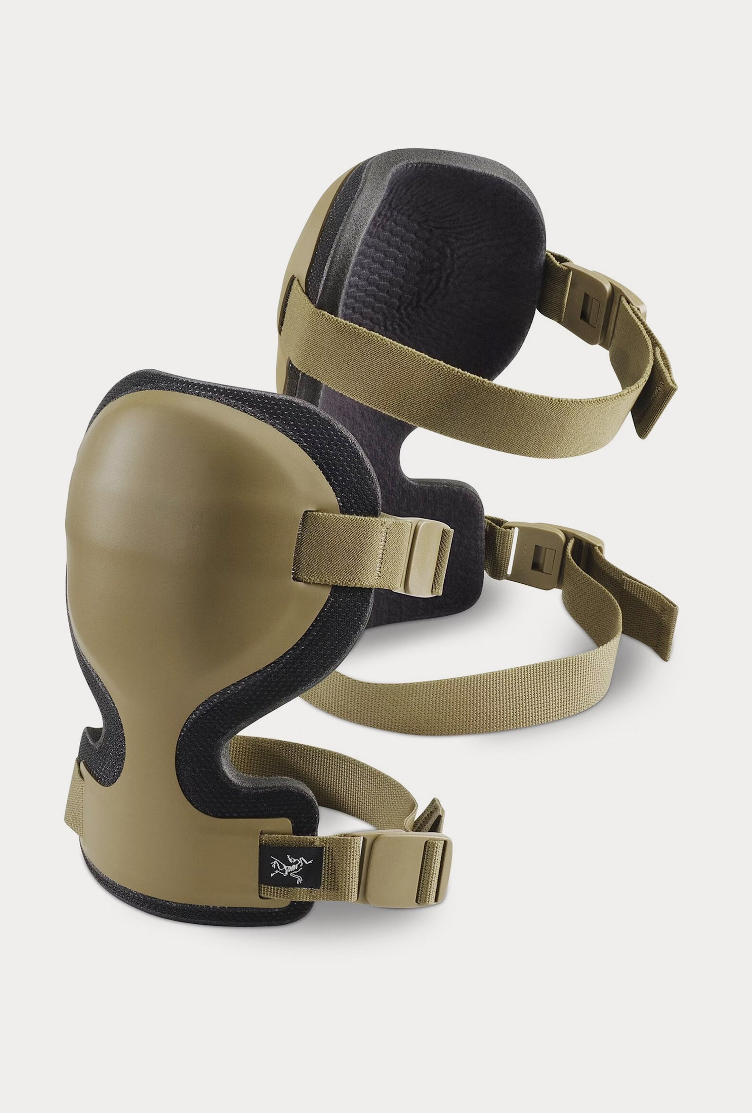 アークテリクス　膝パッド ARCTERYX pro leaf Arc'teryx LEAF Pro Combat Knee Caps / Crocodile | AT EASE SHOP